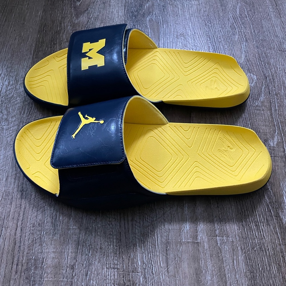 Nike Jordan Mens Michigan Wolverines Hydro 7 Slides Sz 16 Blue Yellow CT7039-407